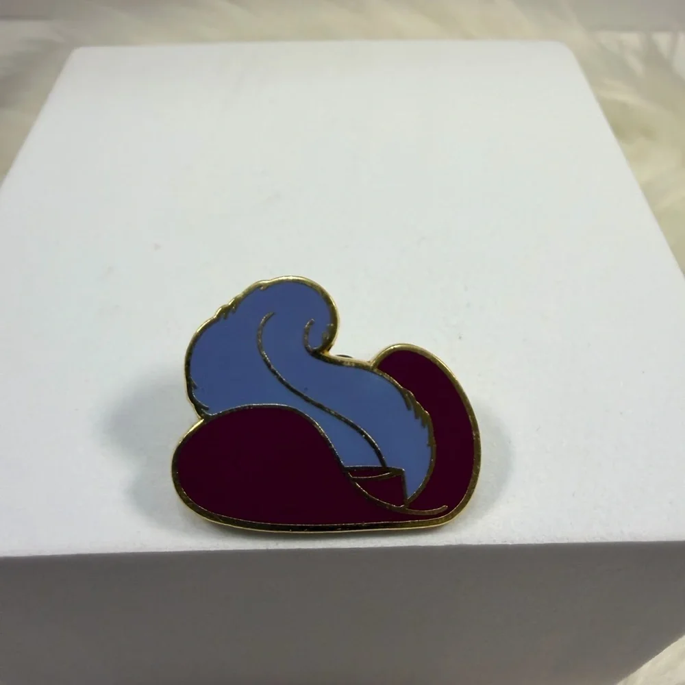 💜3/$15💜 DISNEY TRADING PIN Blue and Burgundy Enamel Hat Pin